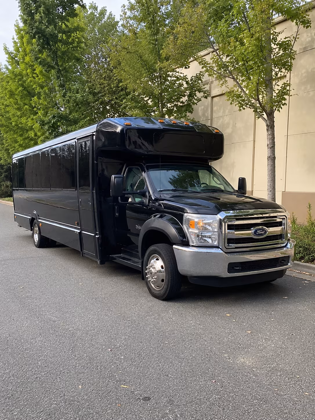 Lakeland Birthday, Sweet 16, & Quinceañera Transportation party bus exterior
